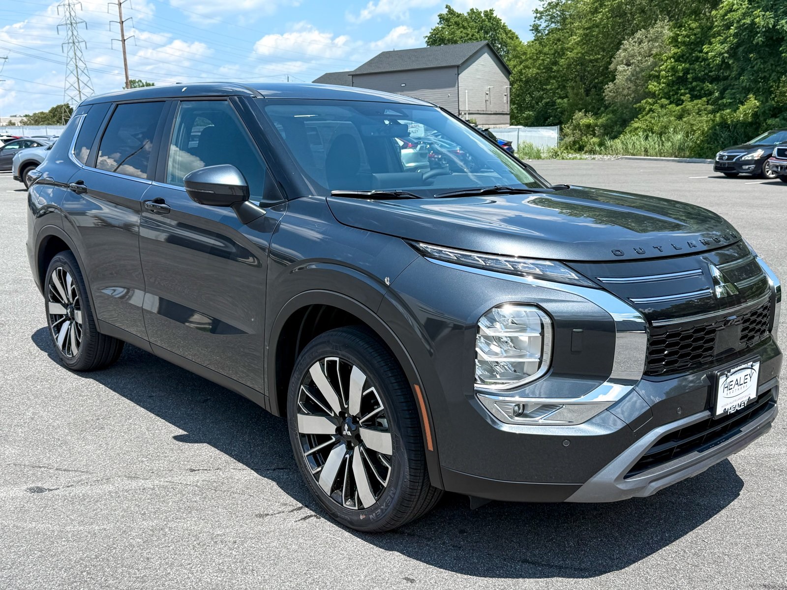 Photo view of 2025 Mitsubishi Outlander in Gray