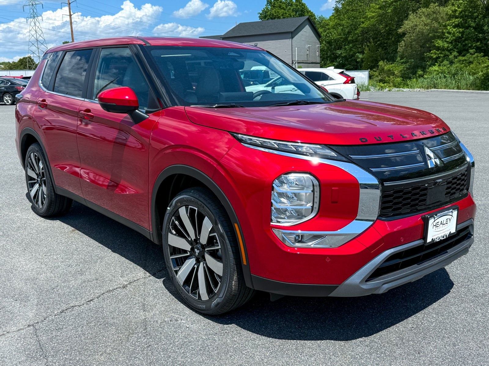 Photo view of 2025 Mitsubishi Outlander in Red