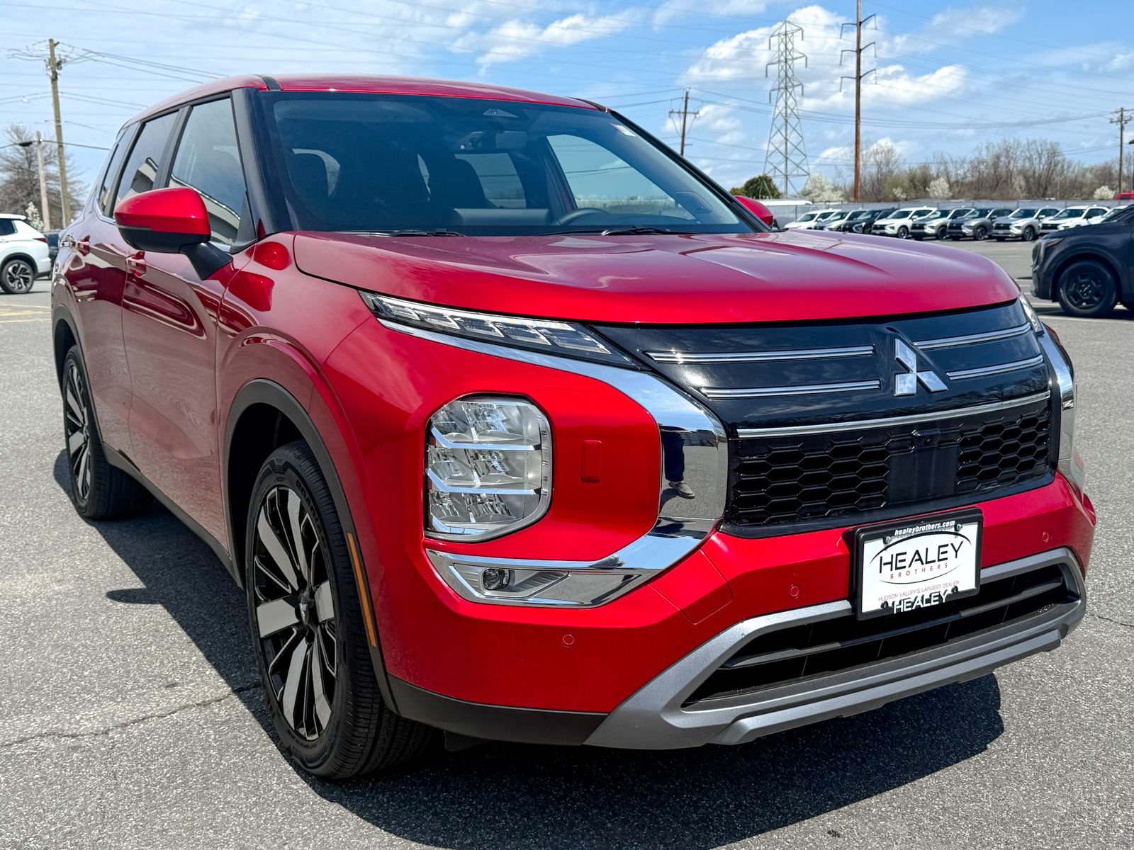 Photo view of 2025 Mitsubishi Outlander in Red