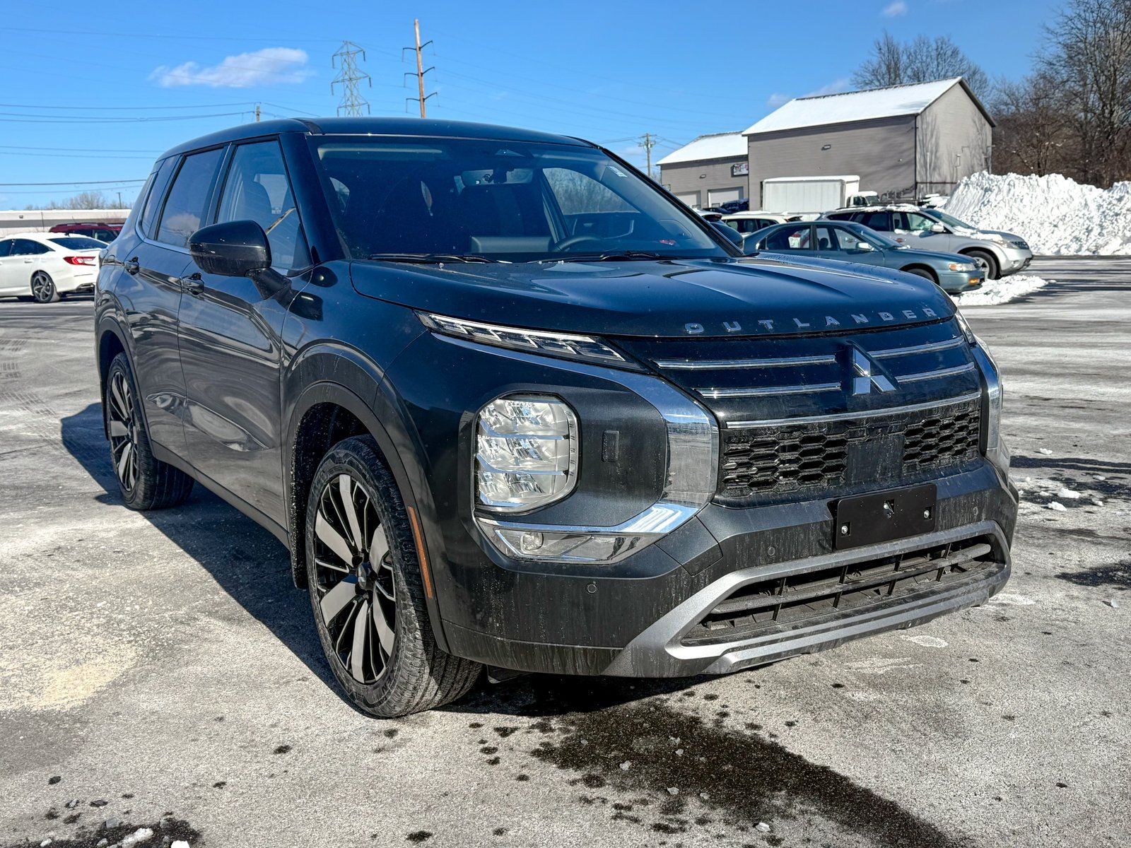 Photo view of 2026 Mitsubishi Outlander in Gray