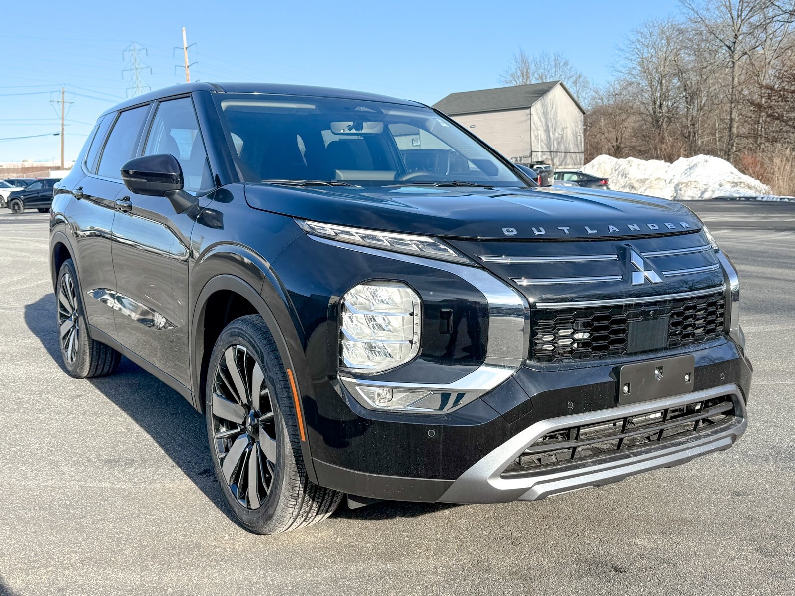 Photo view of 2026 Mitsubishi Outlander in Black