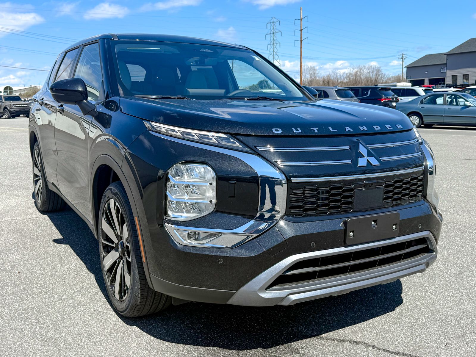 Photo view of 2026 Mitsubishi Outlander in Black