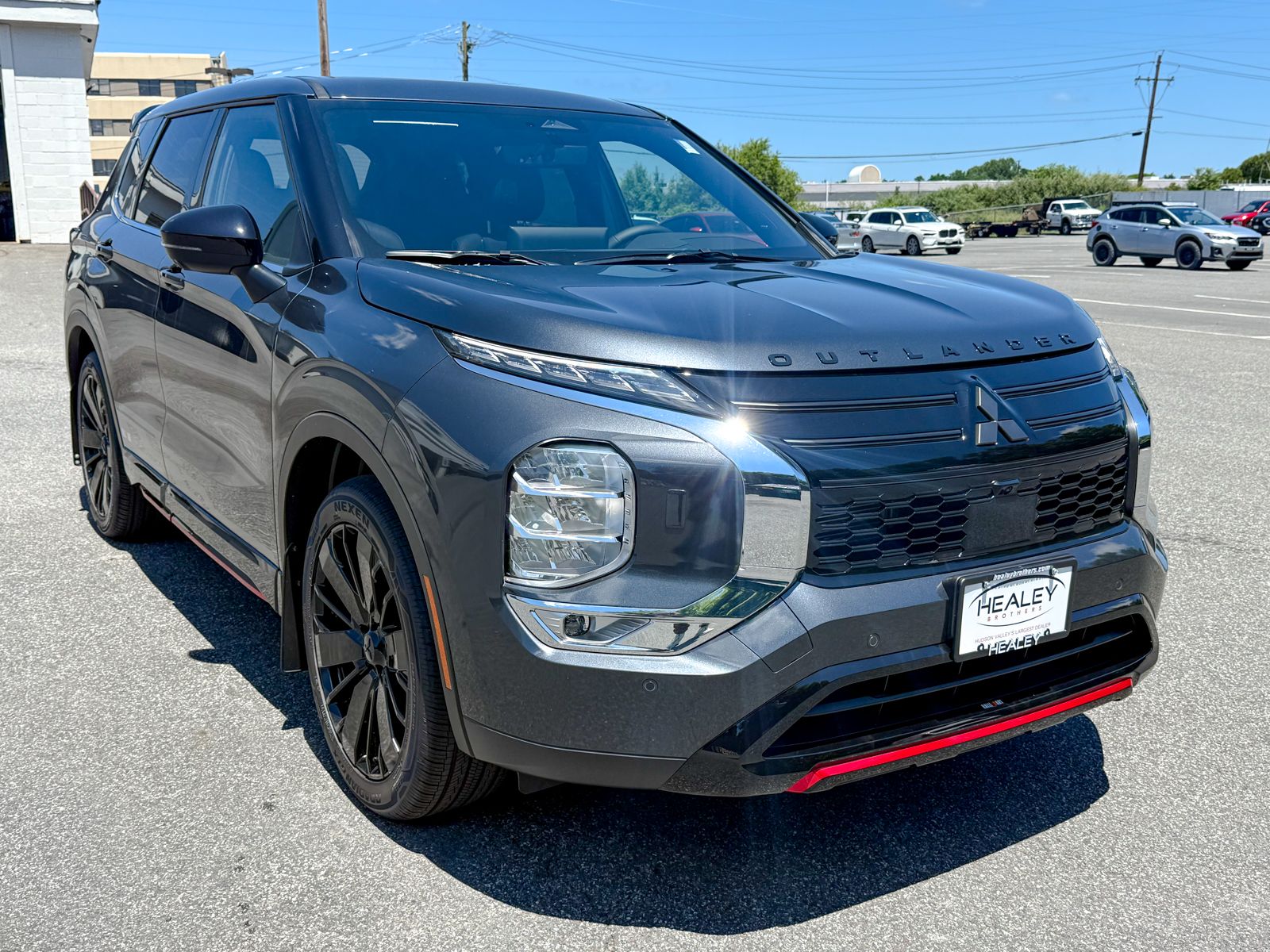 Photo view of 2026 Mitsubishi Outlander in Gray