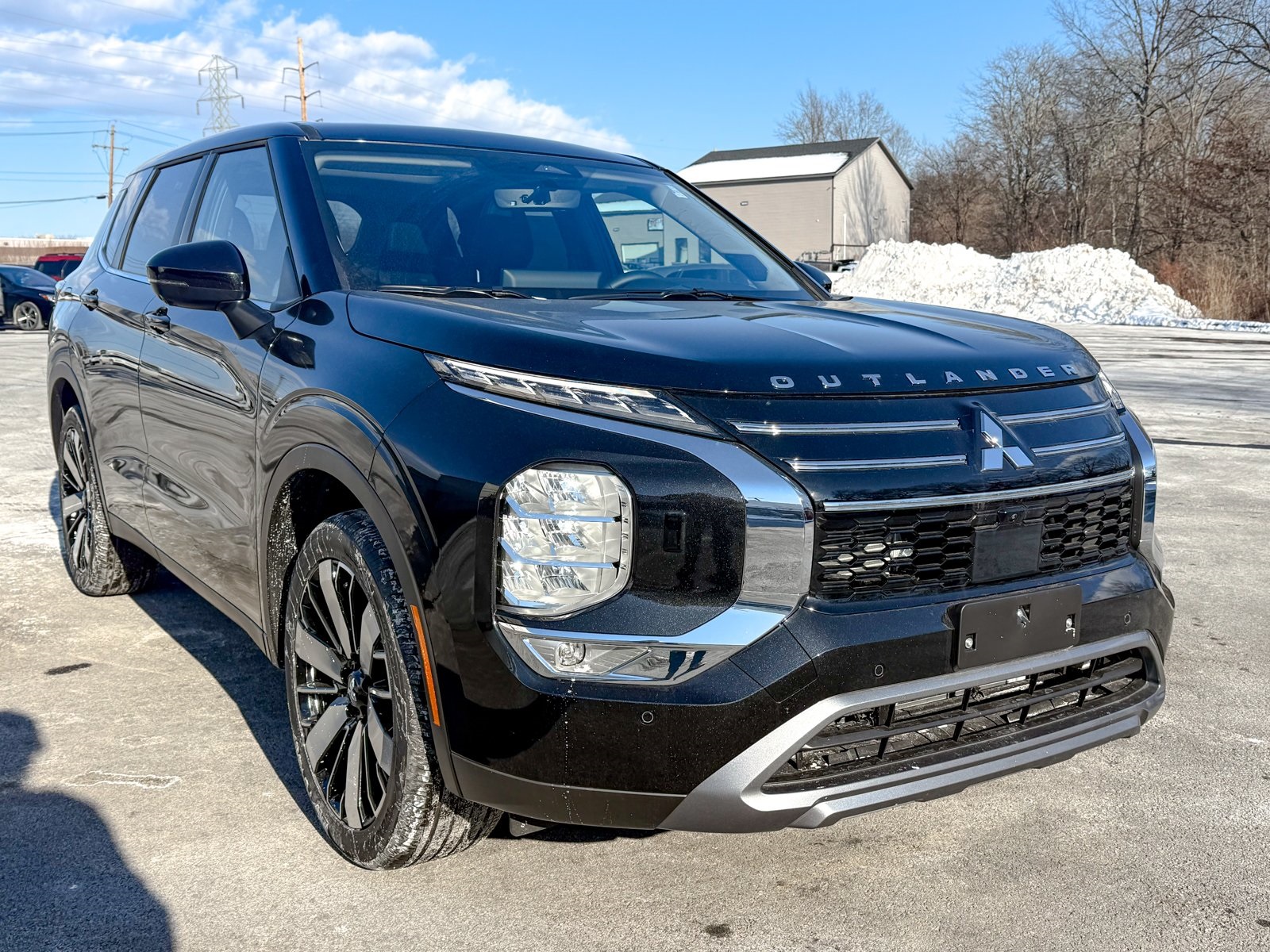 Photo view of 2026 Mitsubishi Outlander in Black