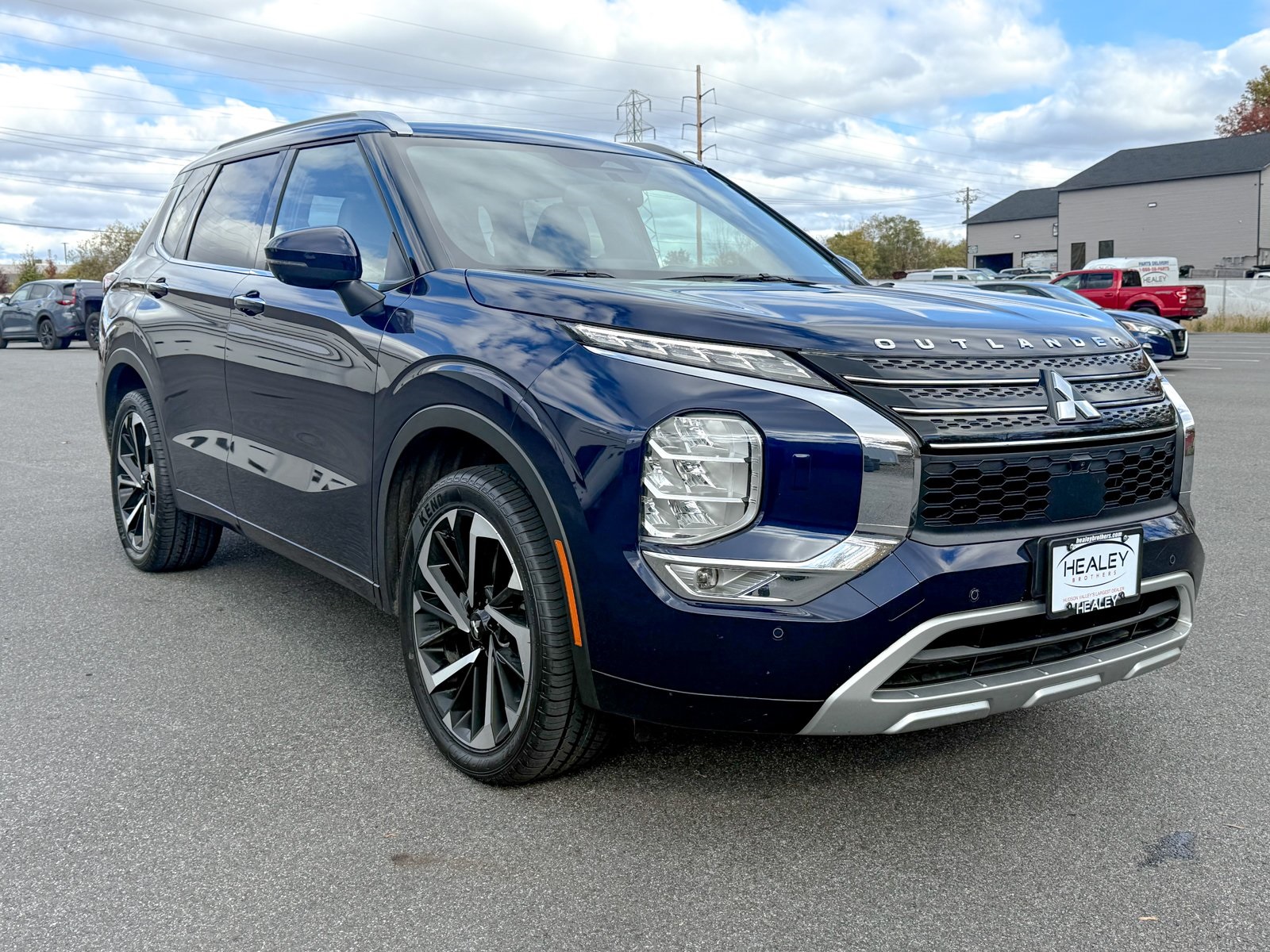 Photo view of 2024 Mitsubishi Outlander in Blue