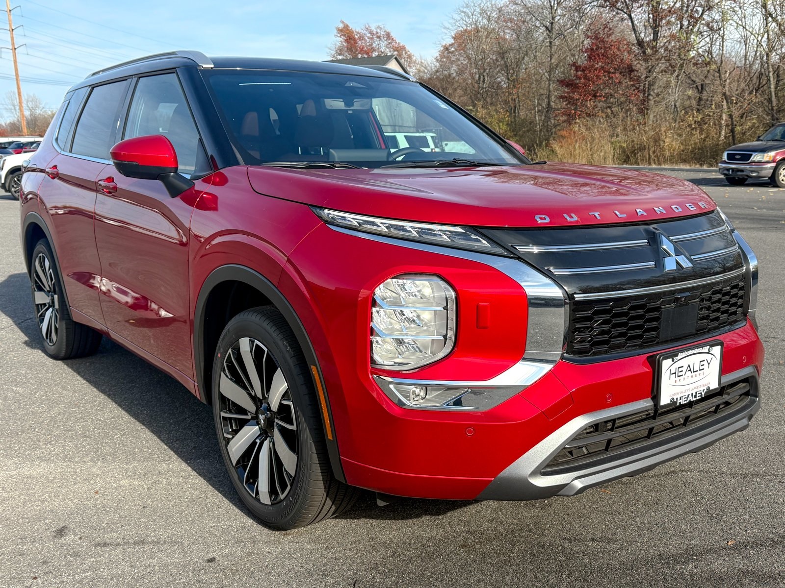 Photo view of 2025 Mitsubishi Outlander in Silver