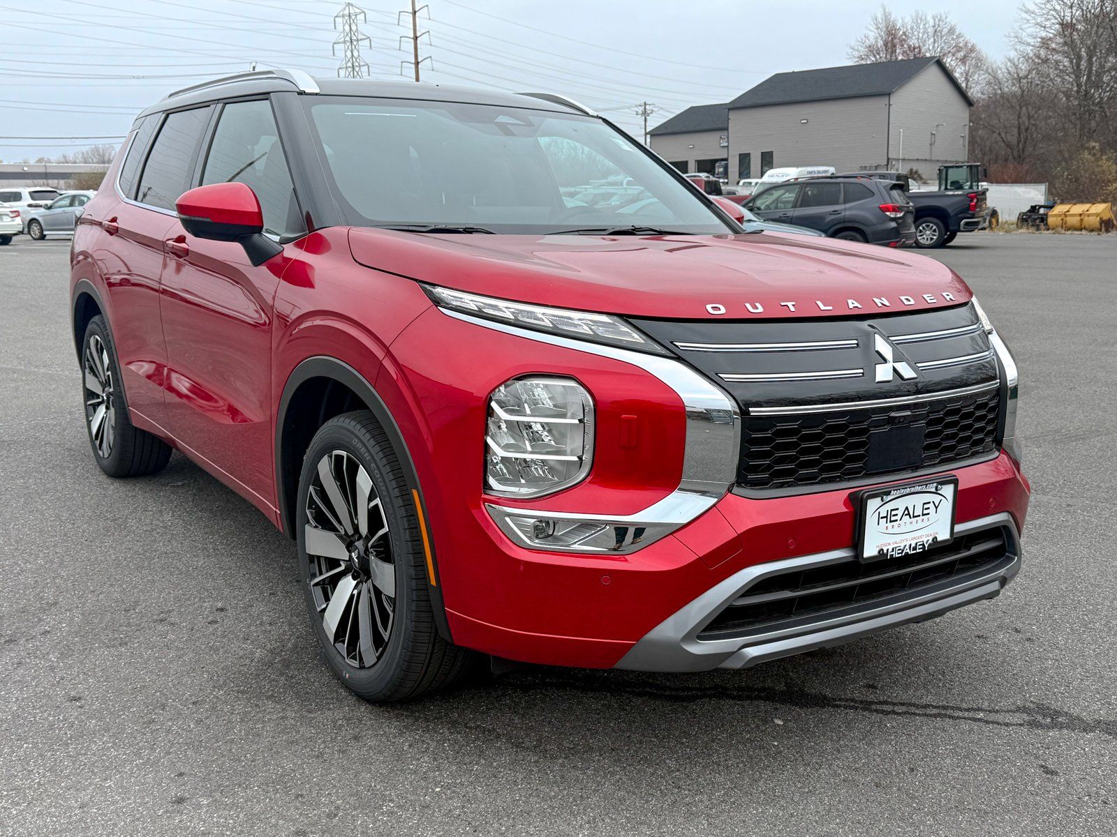 Photo view of 2025 Mitsubishi Outlander in Red