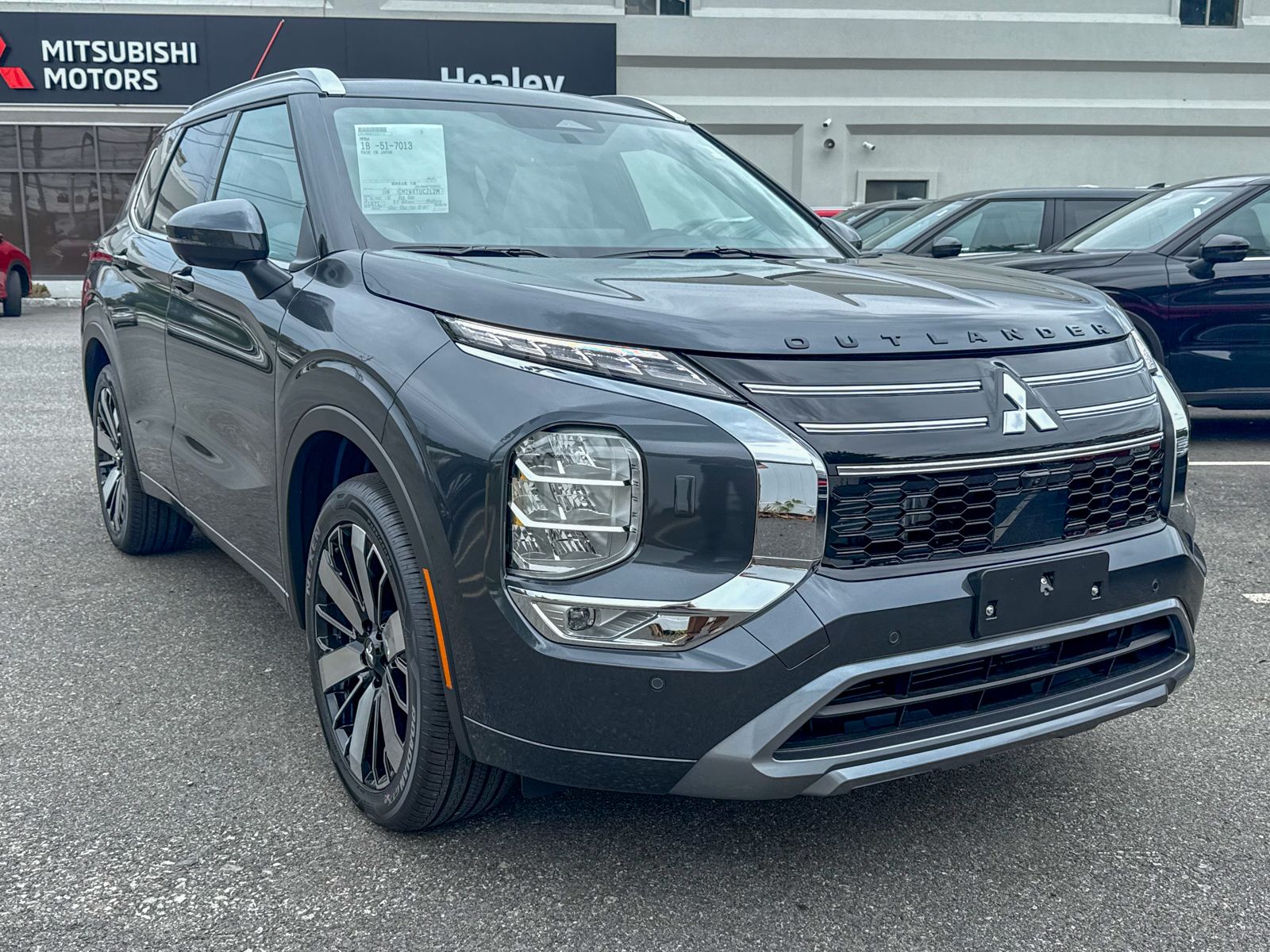 Photo view of 2026 Mitsubishi Outlander in