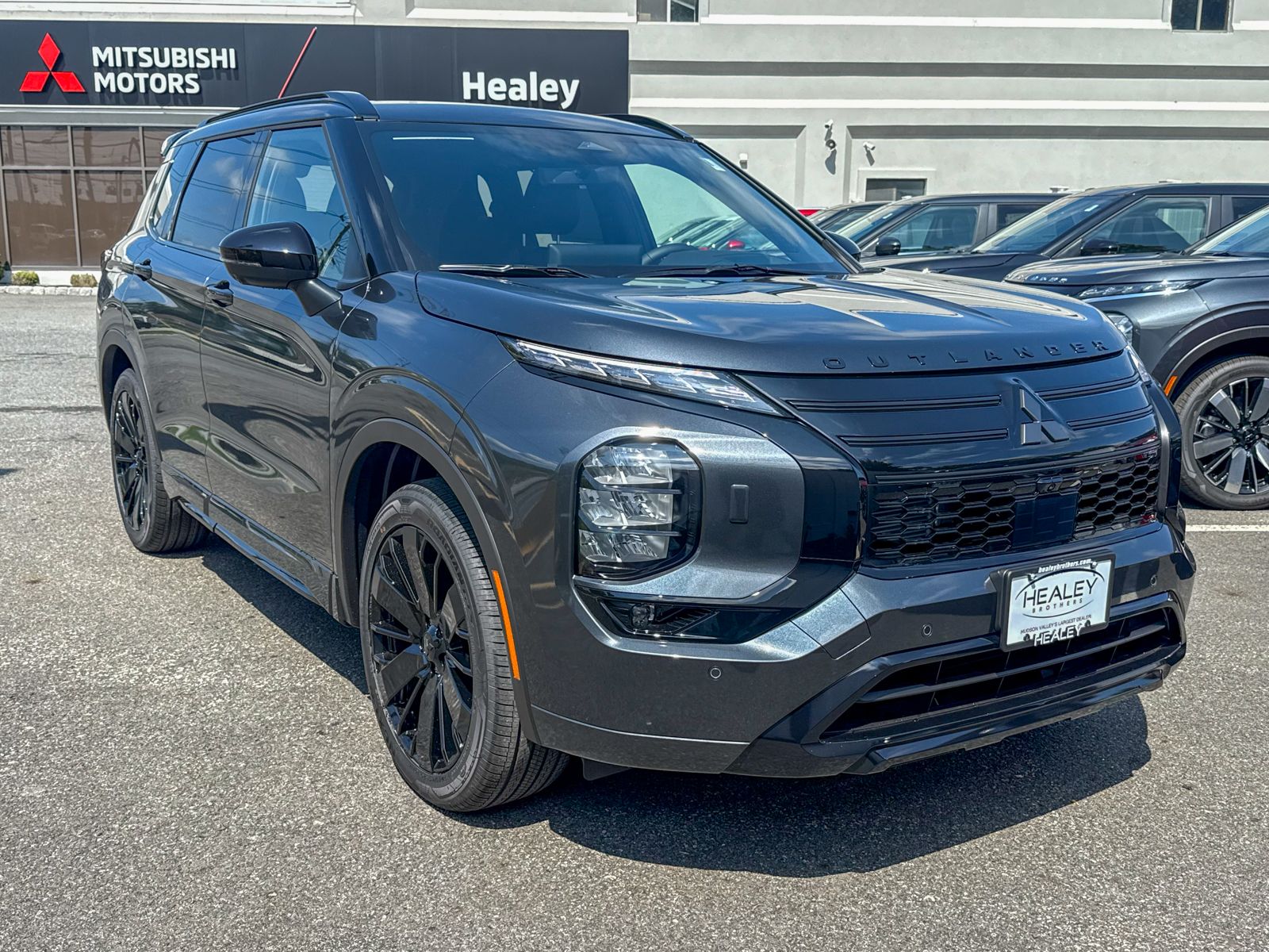 Photo view of 2026 Mitsubishi Outlander in 