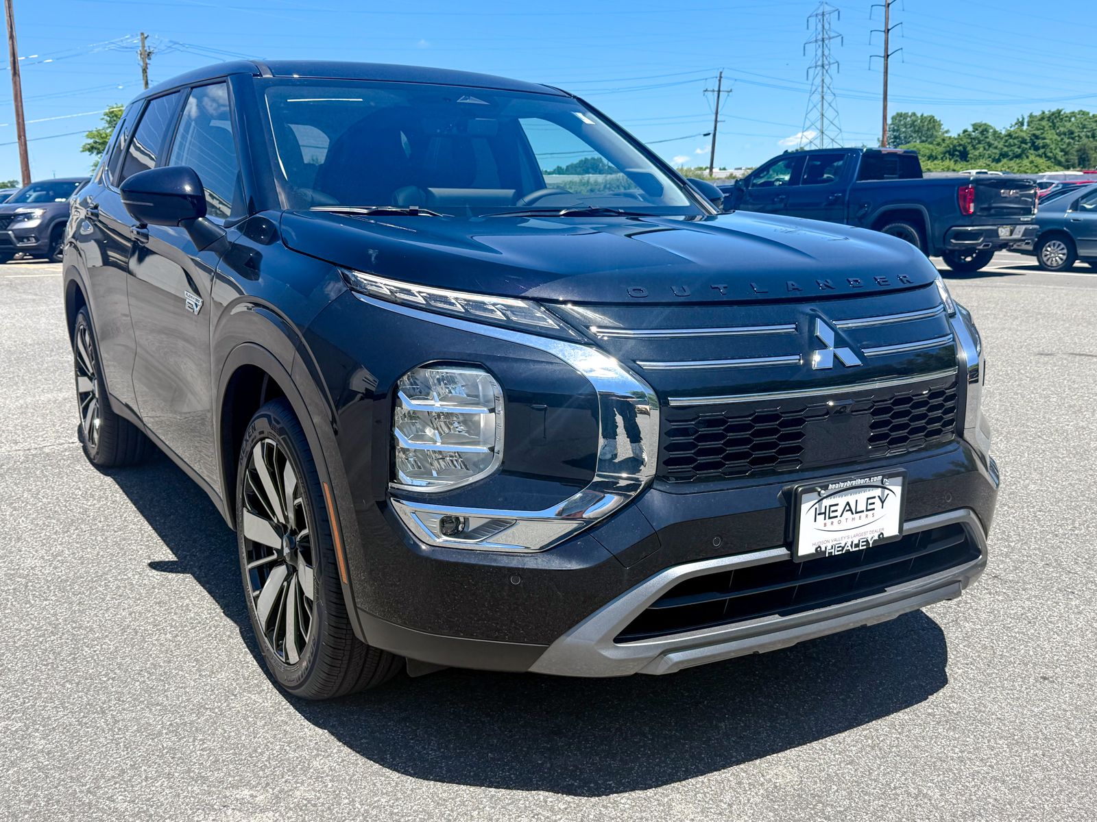 Photo view of 2026 Mitsubishi Outlander Plug-In Hybrid in Black