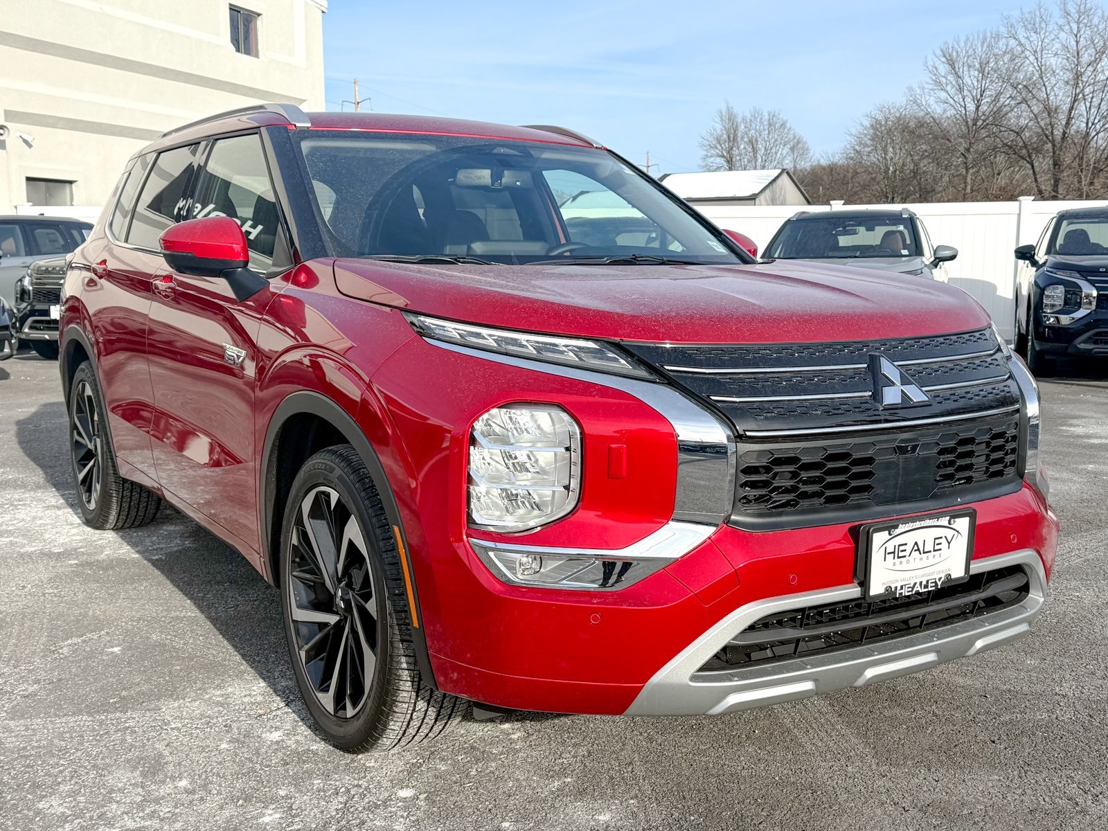 Photo view of 2025 Mitsubishi Outlander PHEV in Red