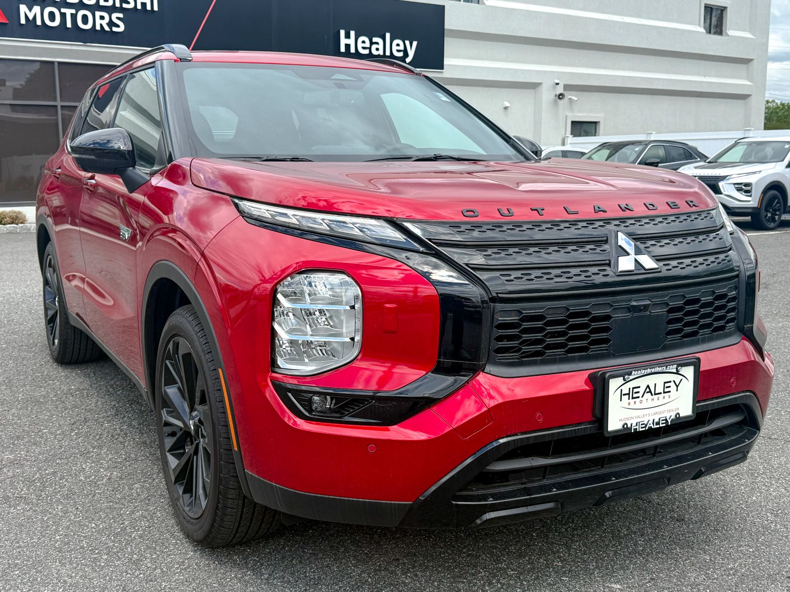 Photo view of 2025 Mitsubishi Outlander PHEV in Red