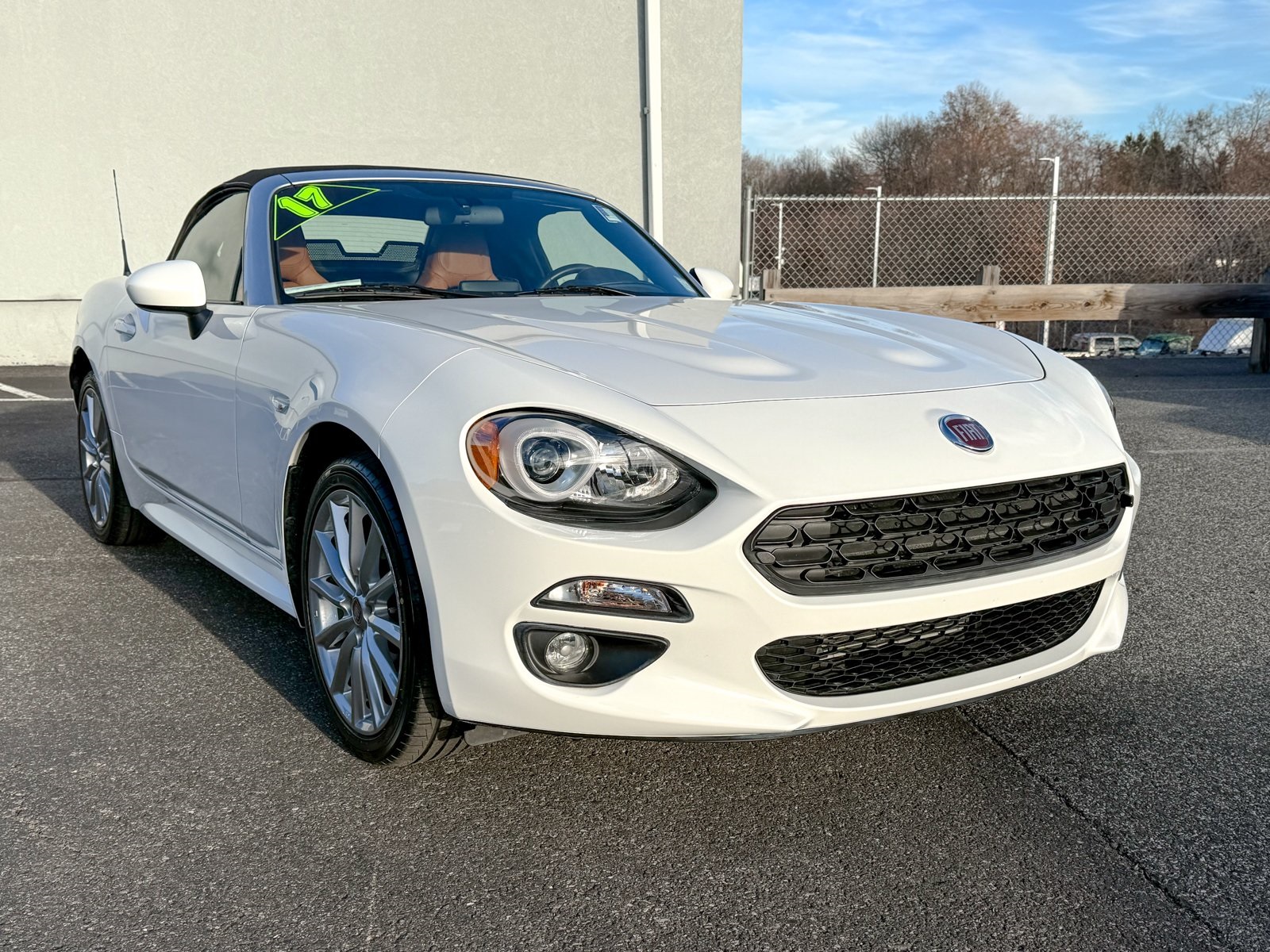 Photo view of 2017 FIAT 124 Spider in White