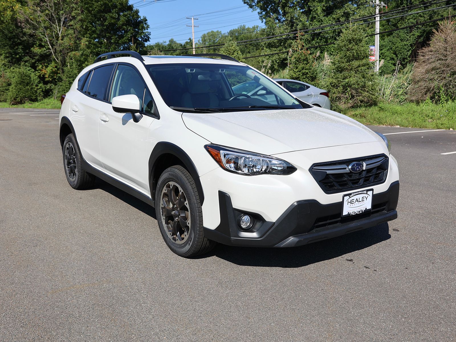 Photo view of 2022 Subaru Crosstrek in White