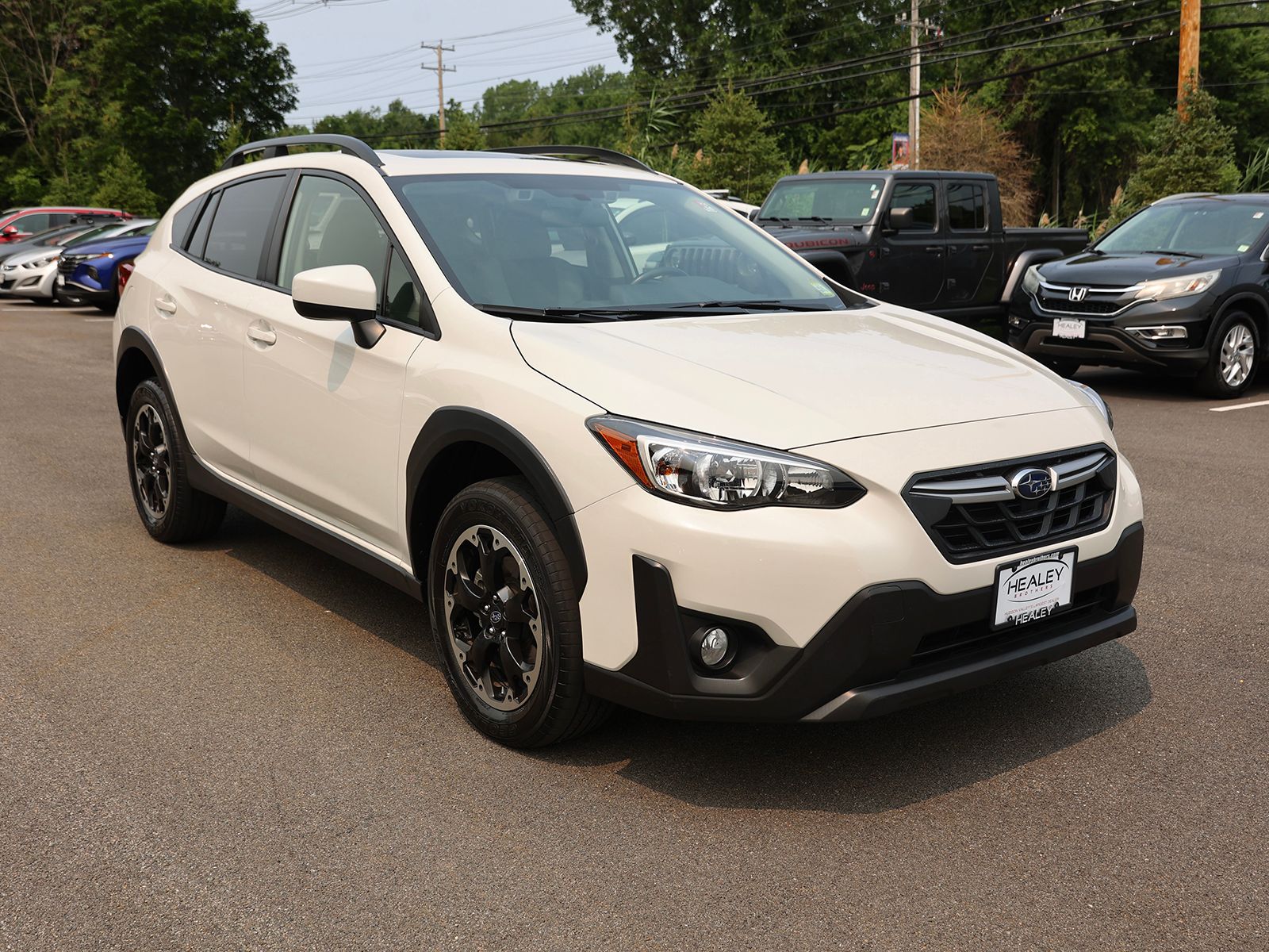 Photo view of 2022 Subaru Crosstrek in White