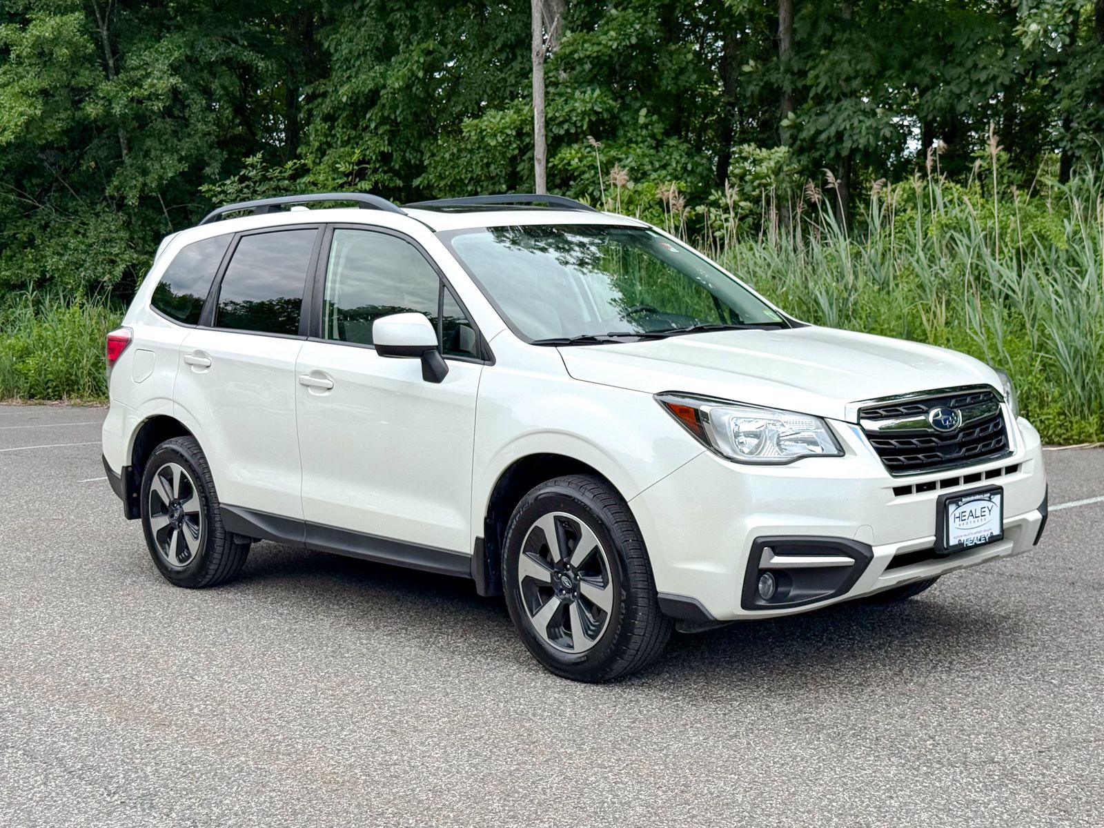 Photo view of 2018 Subaru Forester in White