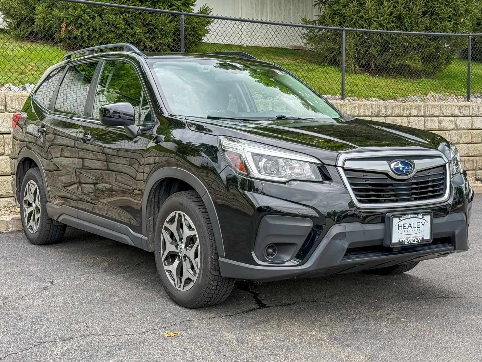 Photo view of 2020 Subaru Forester in Black