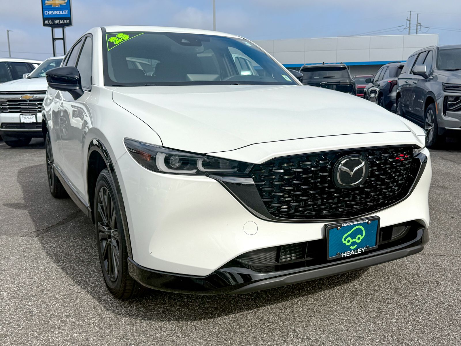 Photo view of 2023 Mazda CX-5 in White