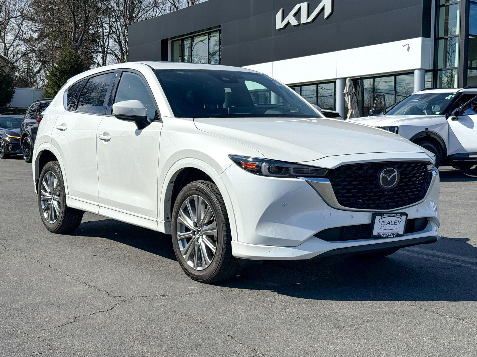 Photo view of 2023 Mazda CX-5 in White