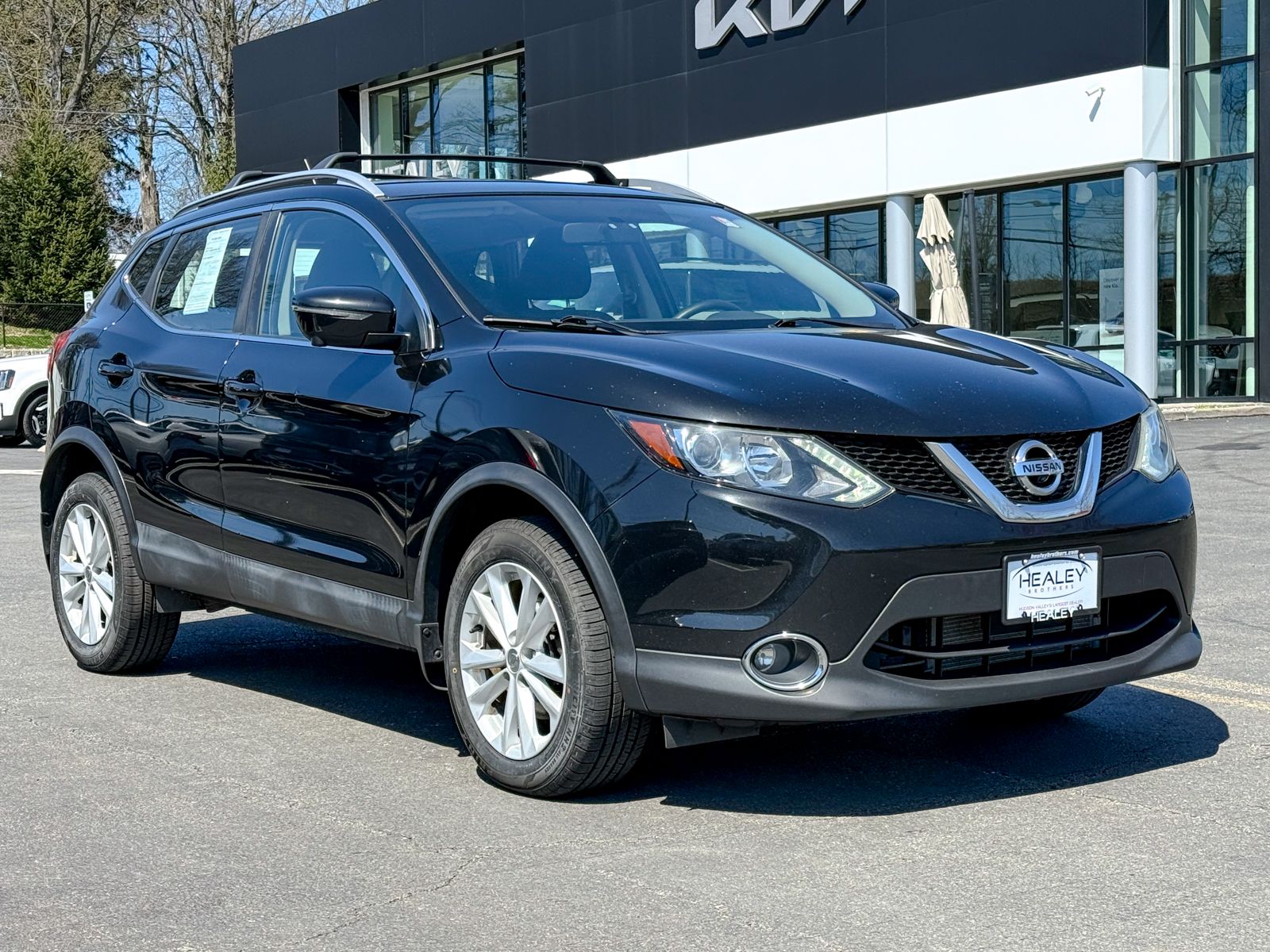 Photo view of 2017 Nissan Rogue Sport in Black