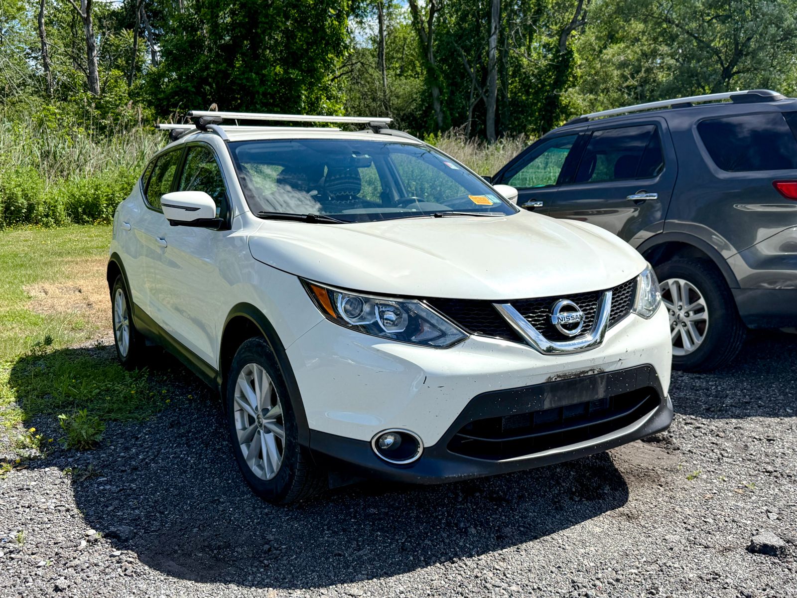 Photo view of 2017 Nissan Rogue Sport in White