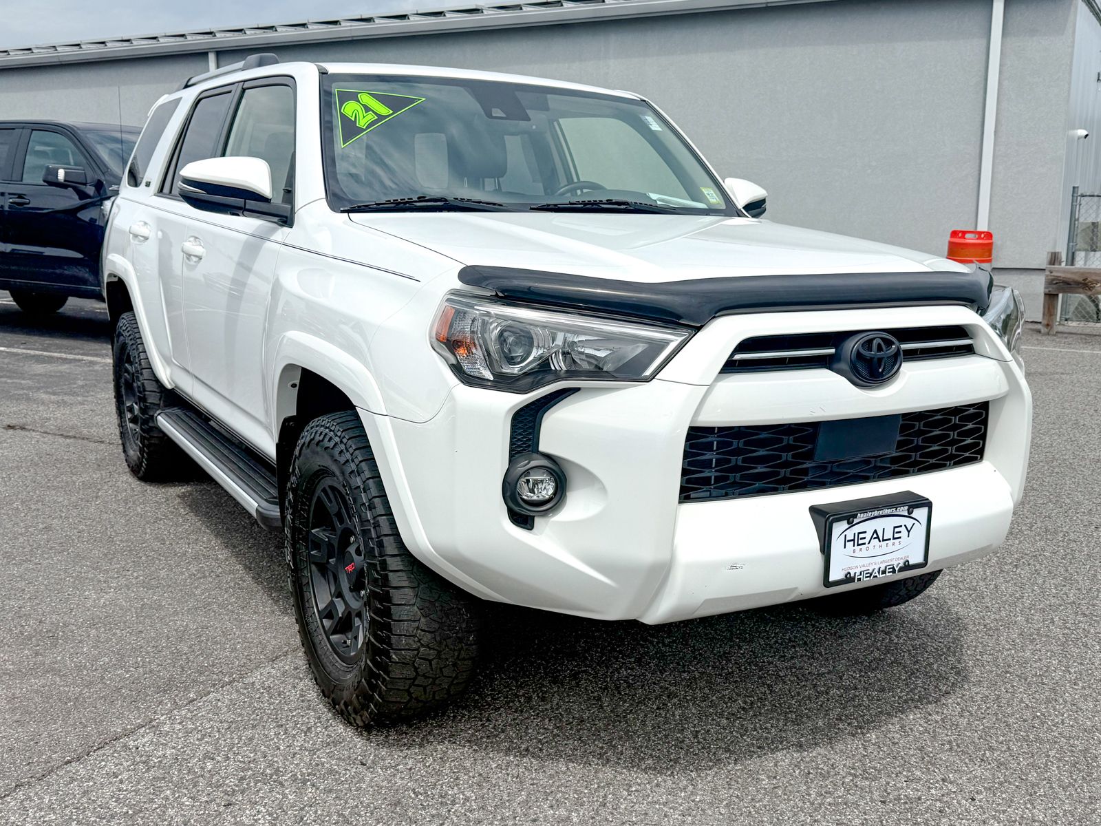 Photo view of 2021 Toyota 4Runner in White