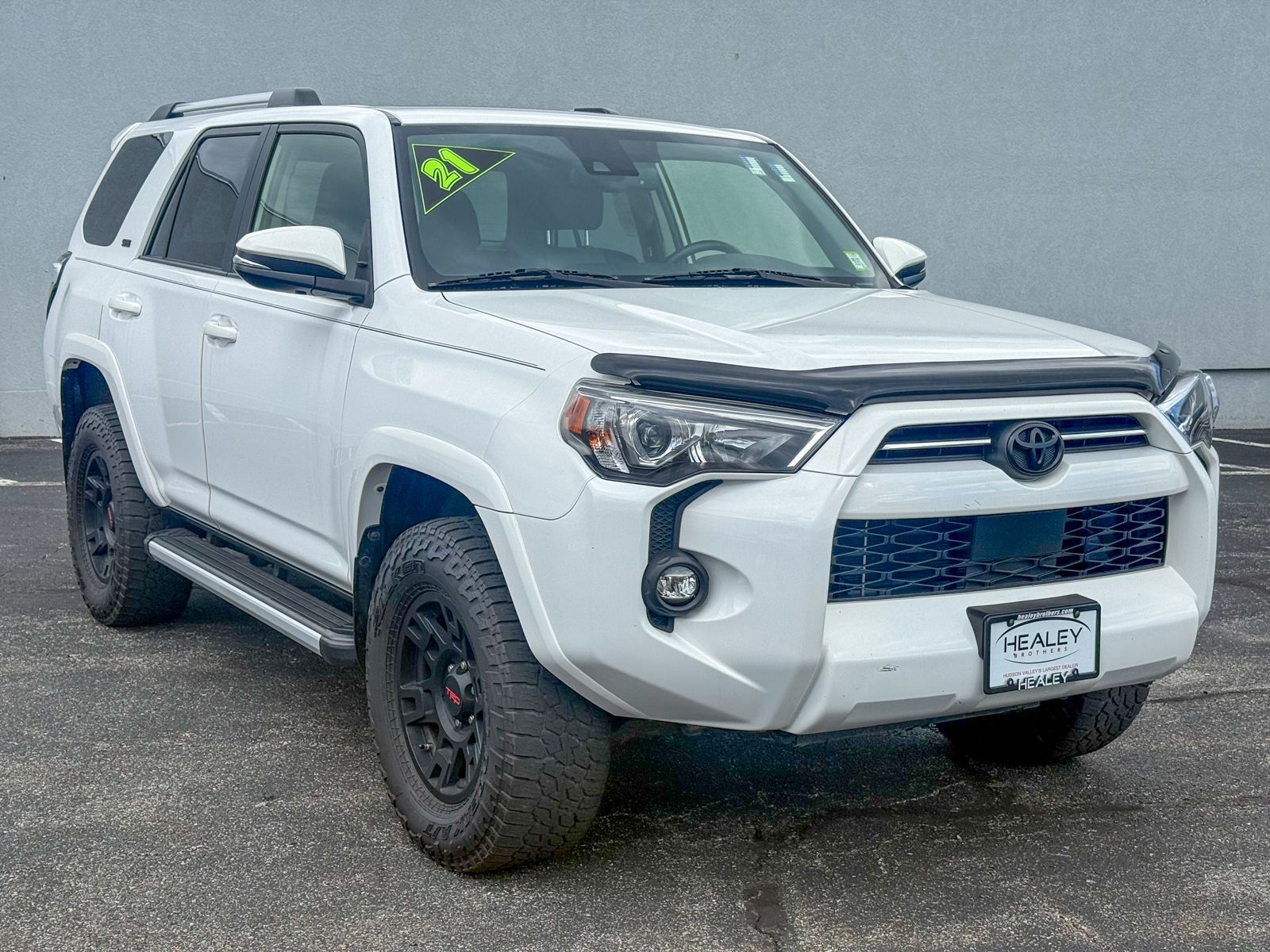 Photo view of 2021 Toyota 4Runner in White