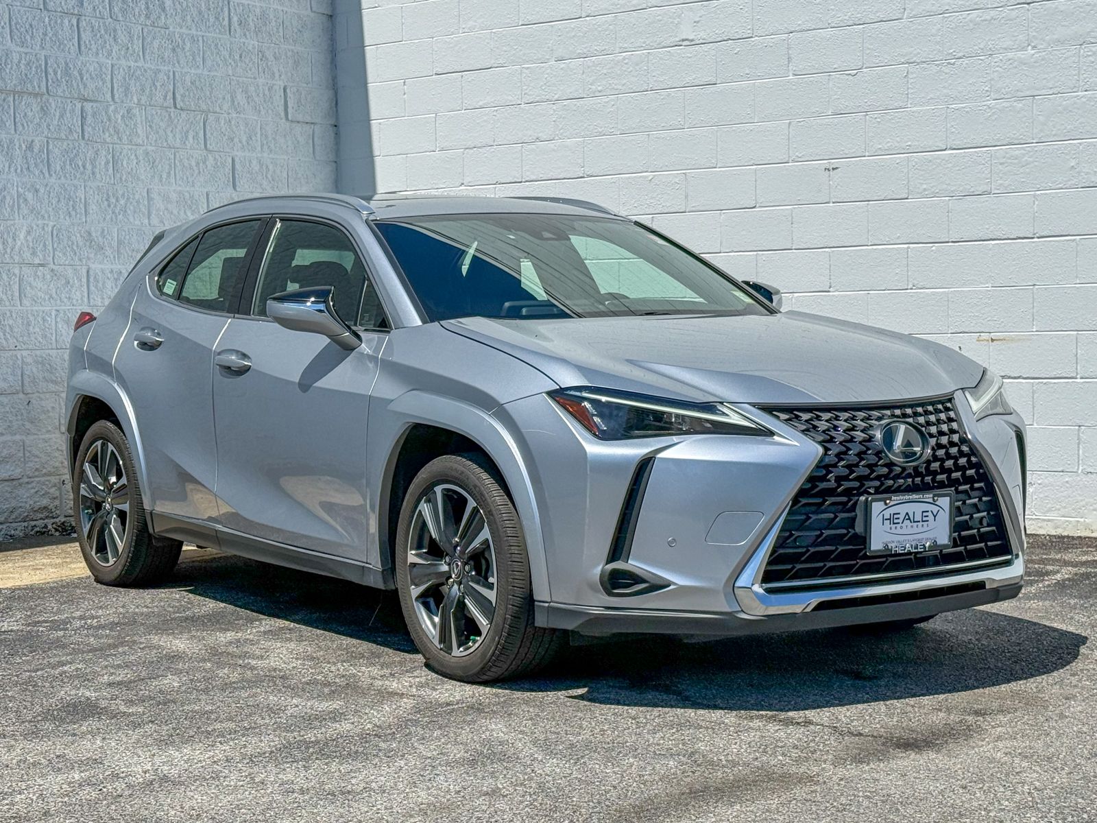 Photo view of 2023 Lexus UX in Silver