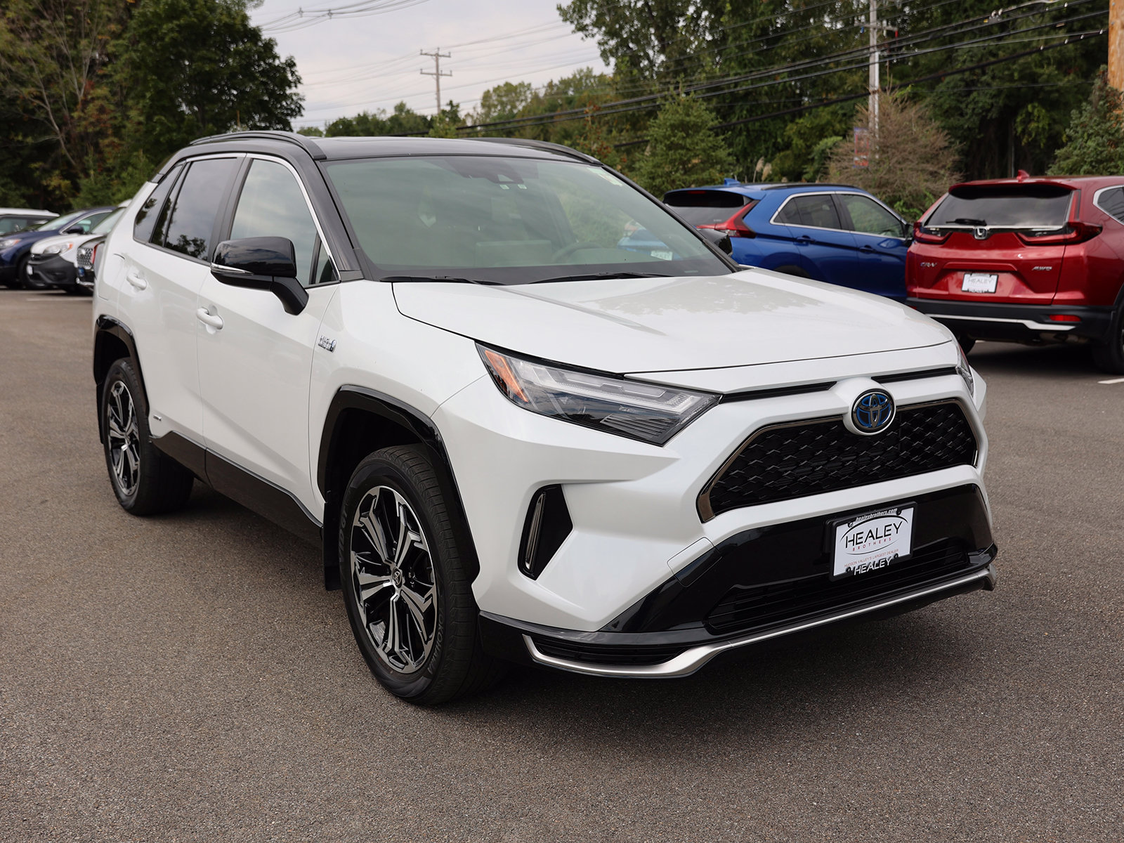 Photo view of 2023 Toyota RAV4 Prime in White