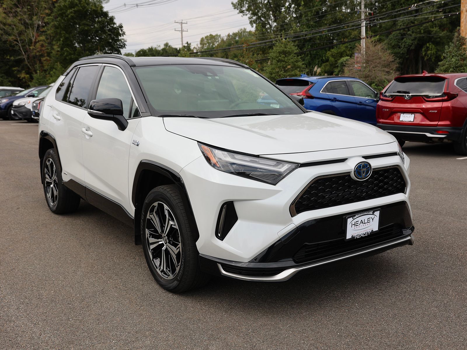 Photo view of 2023 Toyota RAV4 Prime in White