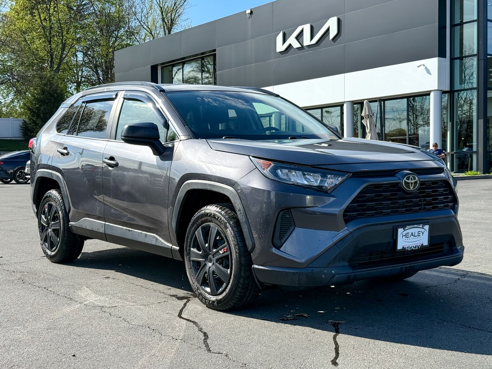 Photo view of 2019 Toyota RAV4 in Gray