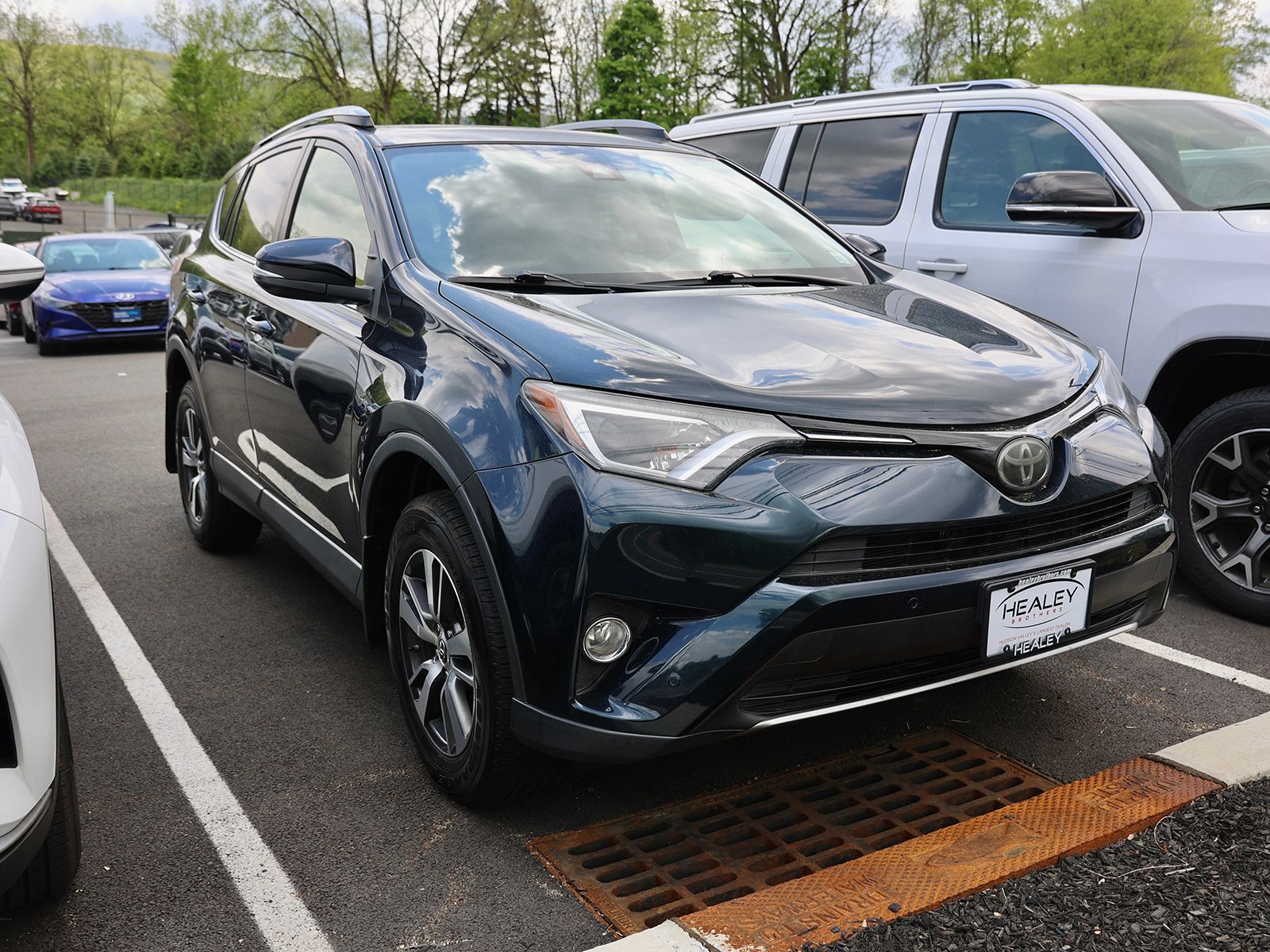 Photo view of 2017 Toyota RAV4 in Blue