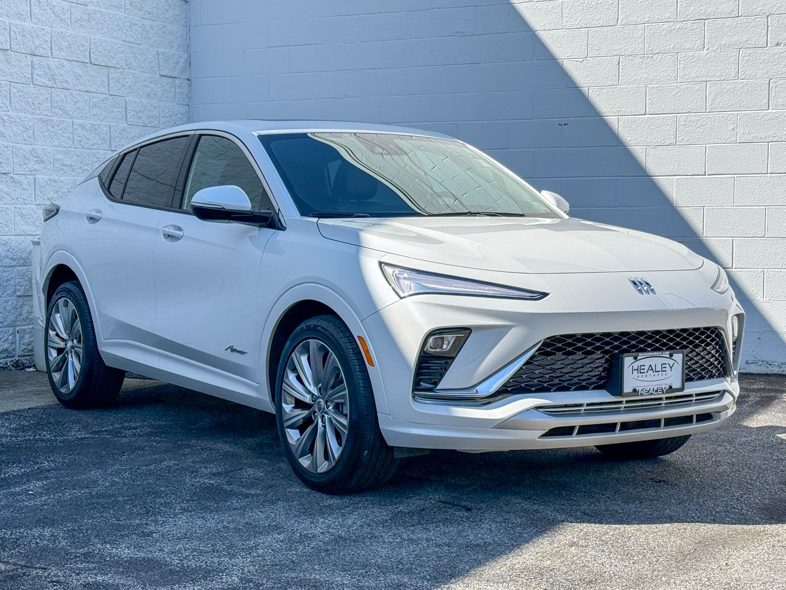 Photo view of 2025 Buick Envista in White