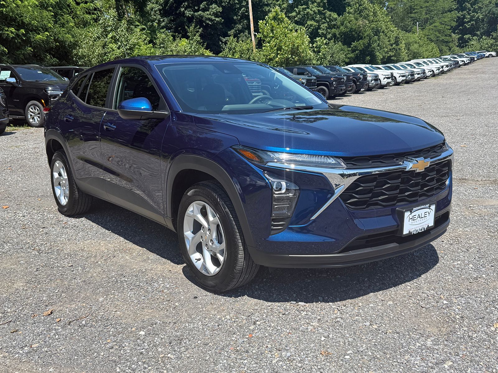 Photo view of 2024 Chevrolet Trax in Blue