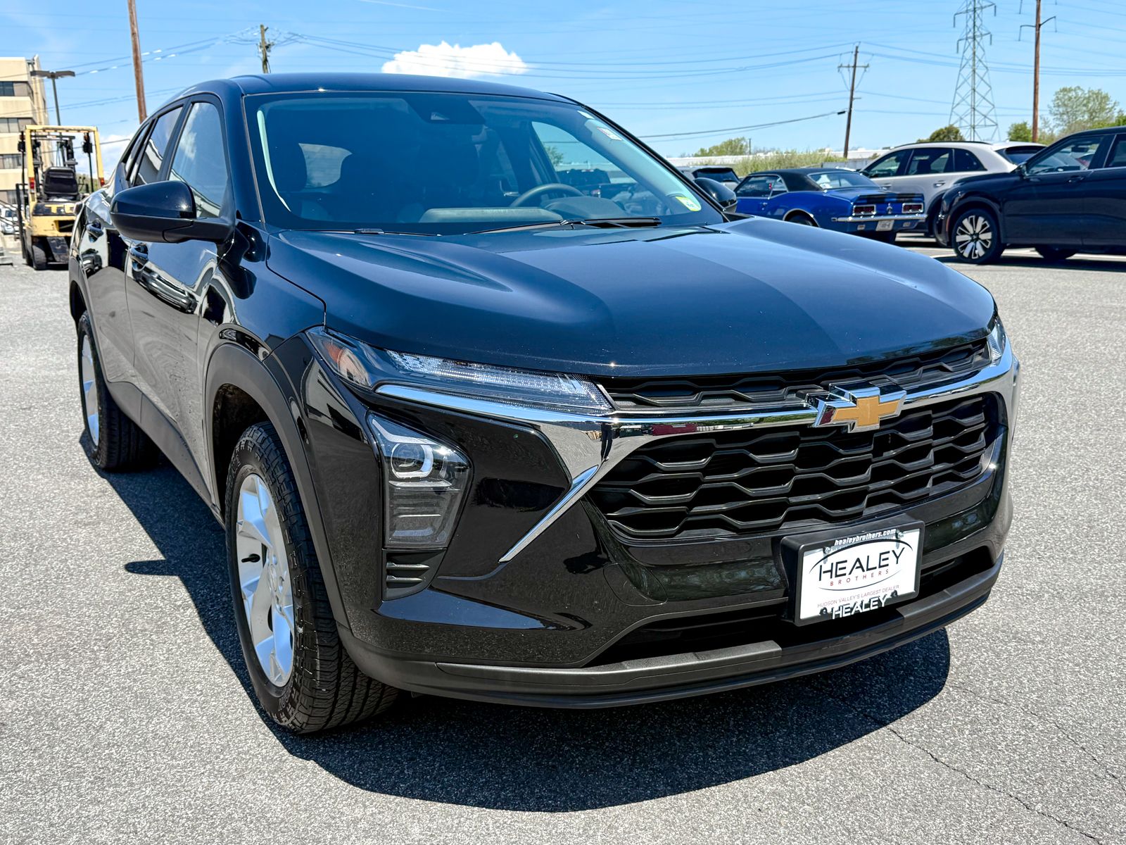 Photo view of 2025 Chevrolet Trax in Black