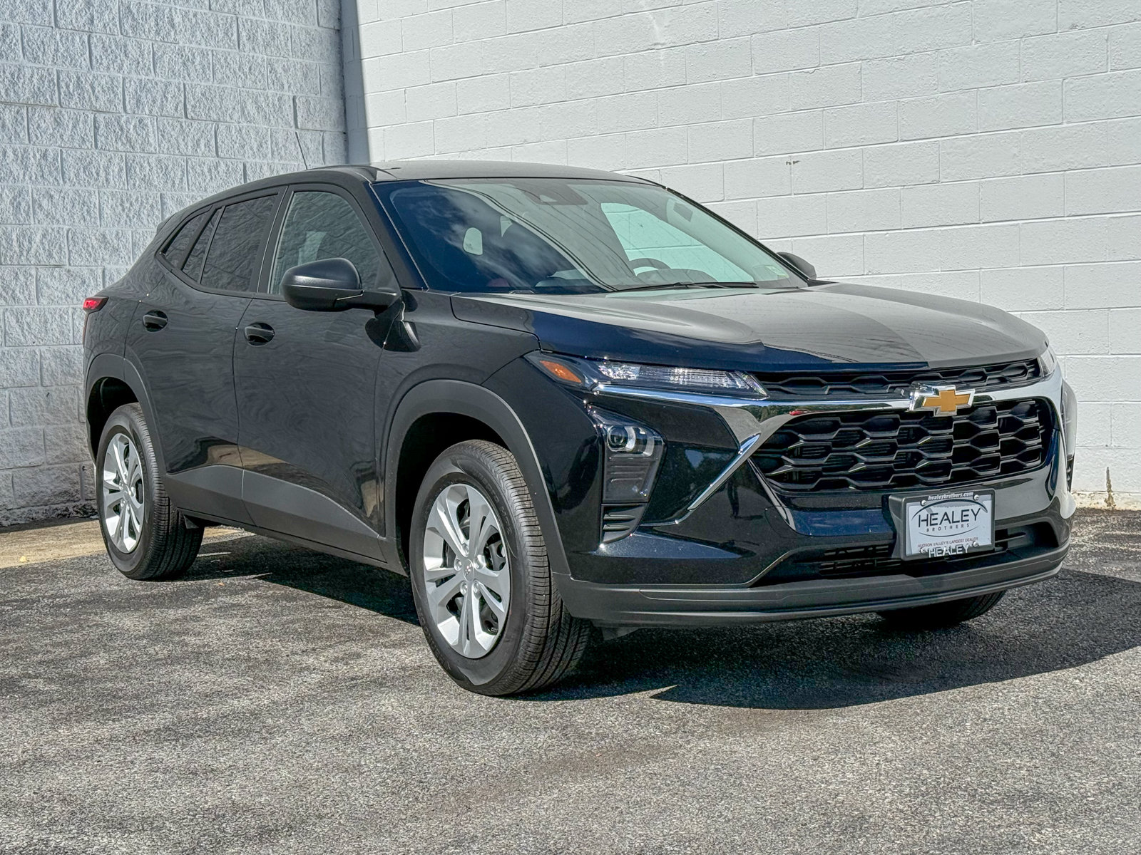 Photo view of 2026 Chevrolet Trax in Black