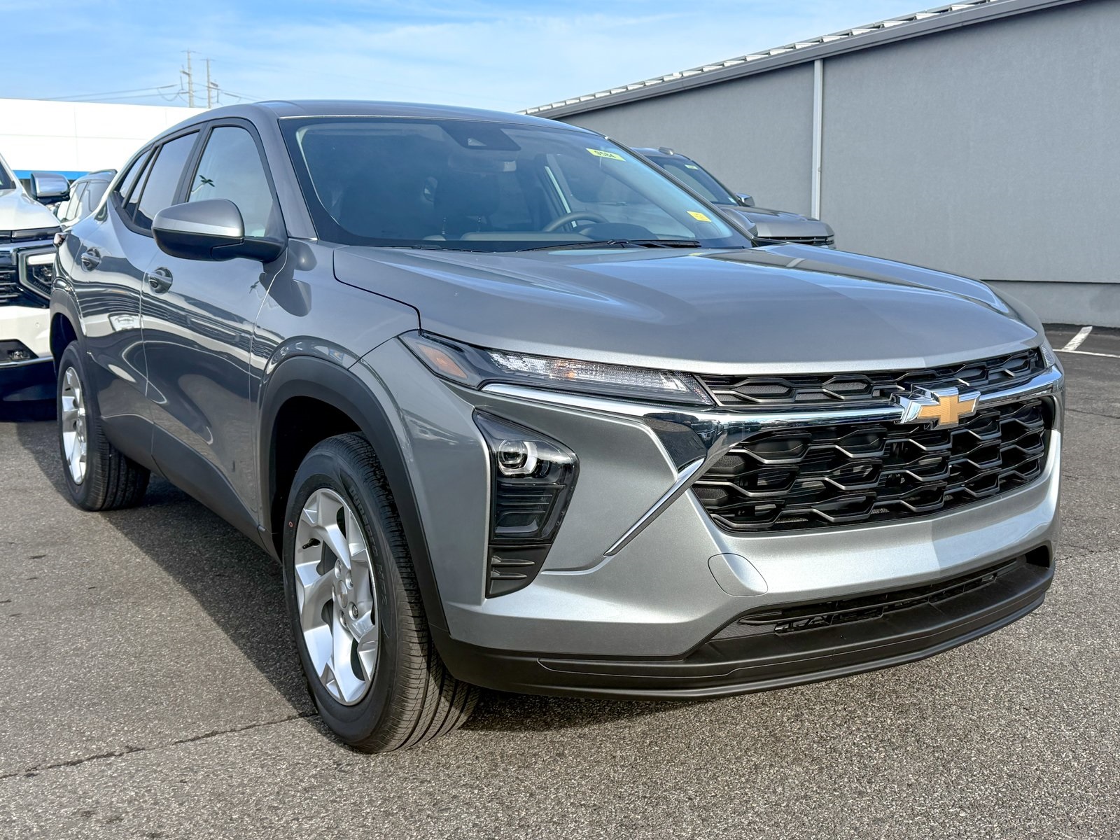 Photo view of 2026 Chevrolet Trax in Gray