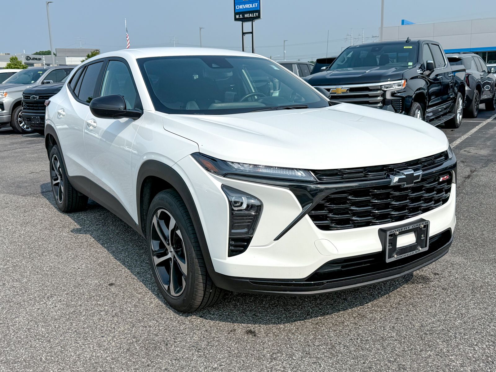 Photo view of 2024 Chevrolet Trax in White