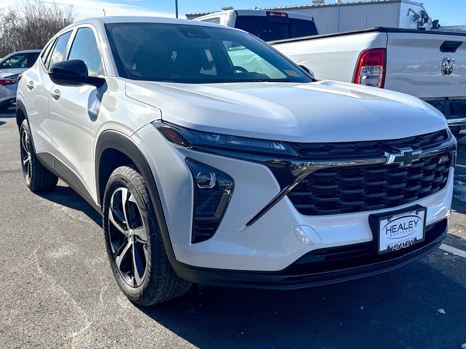 Photo view of 2024 Chevrolet Trax in Gray