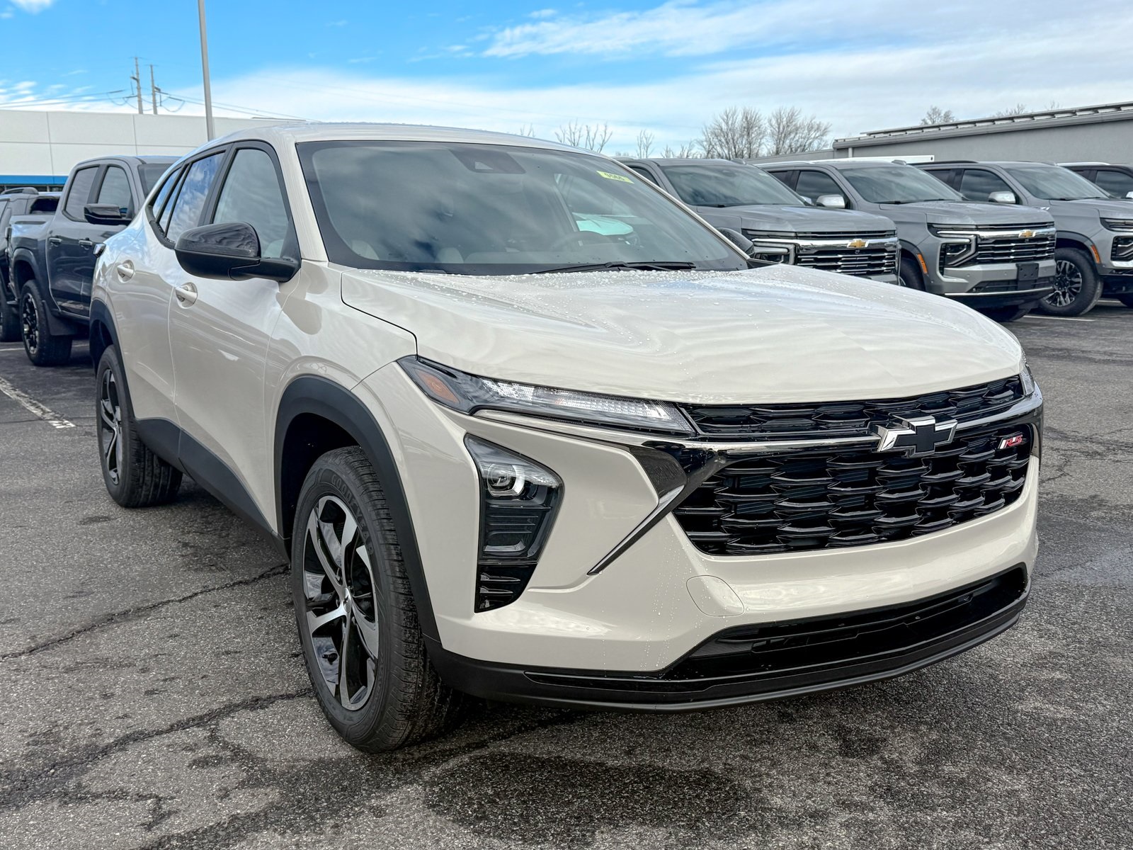 Photo view of 2026 Chevrolet Trax in White