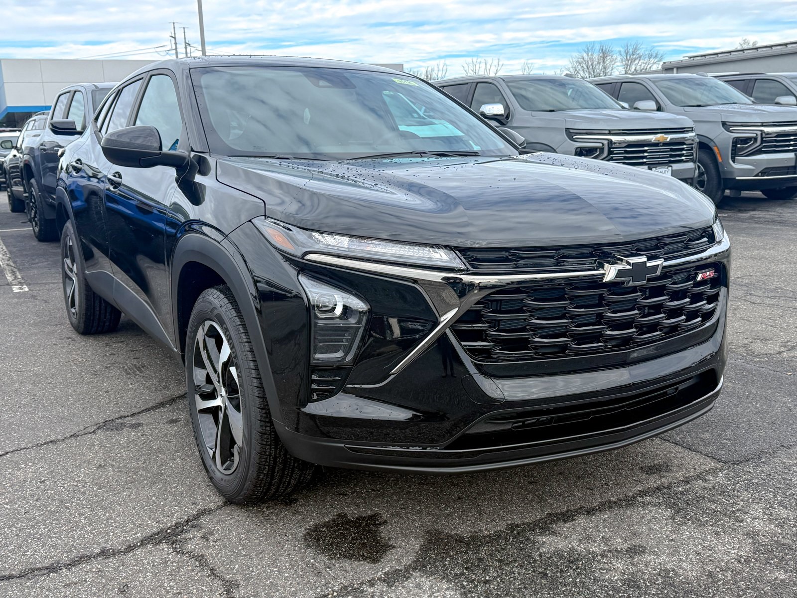 Photo view of 2026 Chevrolet Trax in Black