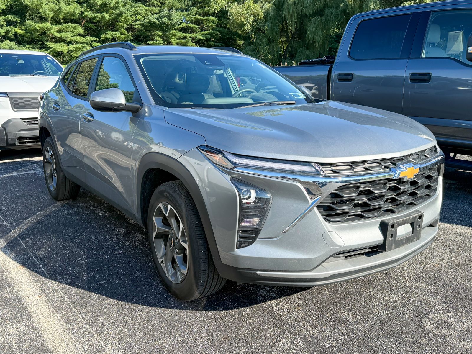Photo view of 2024 Chevrolet Trax in Gray