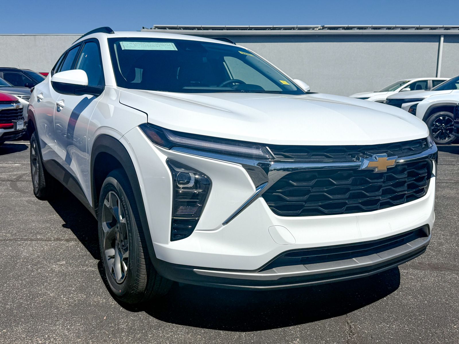 Photo view of 2026 Chevrolet Trax in White