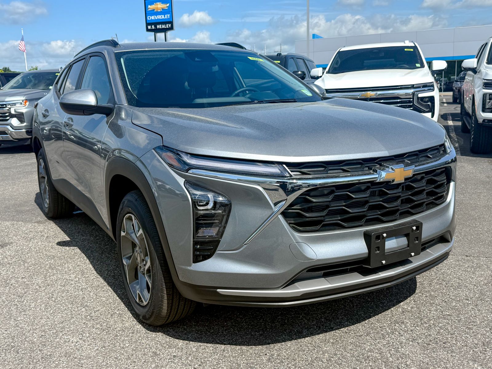 Photo view of 2026 Chevrolet Trax in Gray