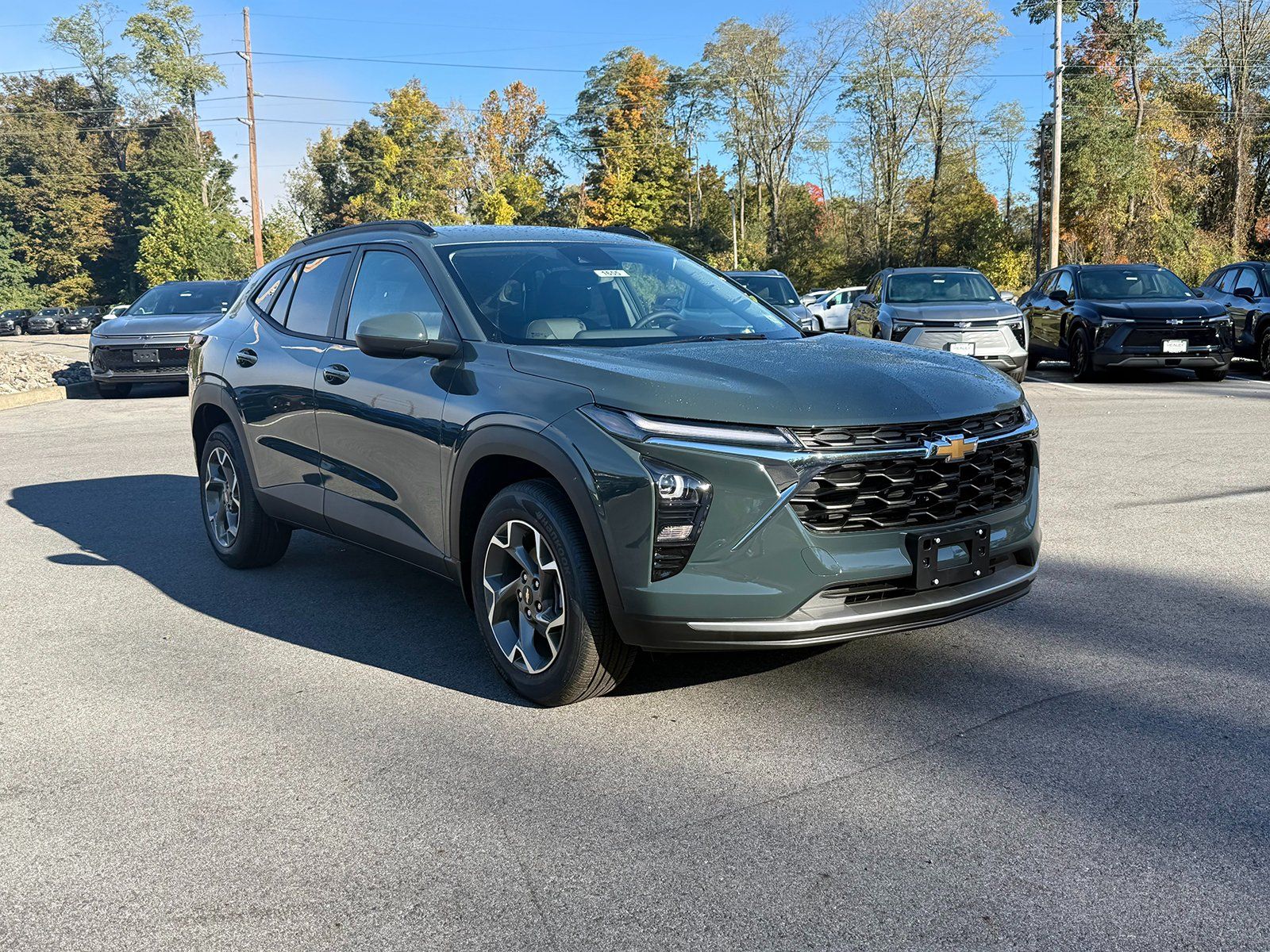 Photo view of 2025 Chevrolet Trax in Gray
