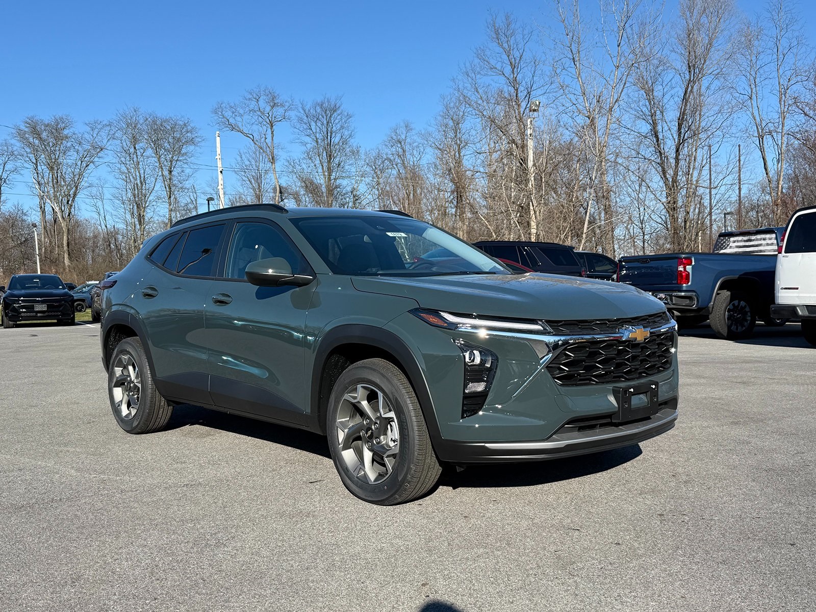 Photo view of 2026 Chevrolet Trax in Gray