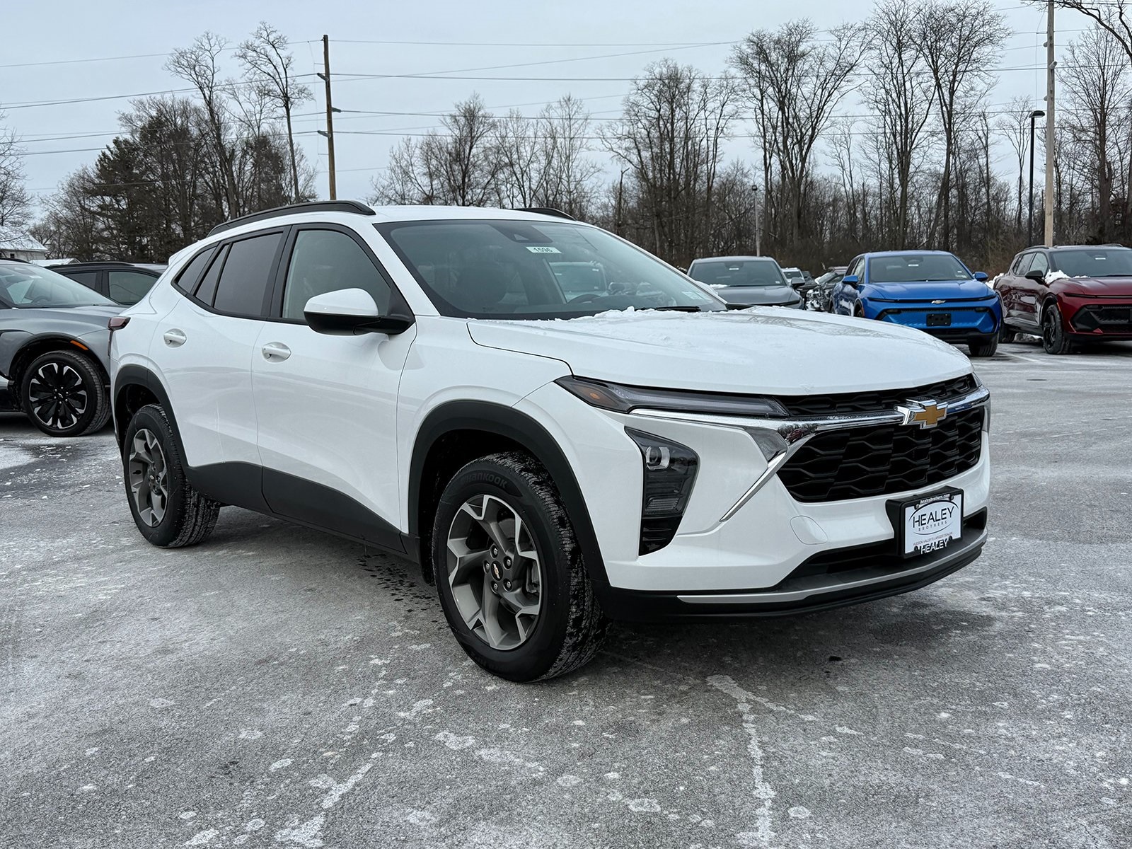 Photo view of 2025 Chevrolet Trax in White