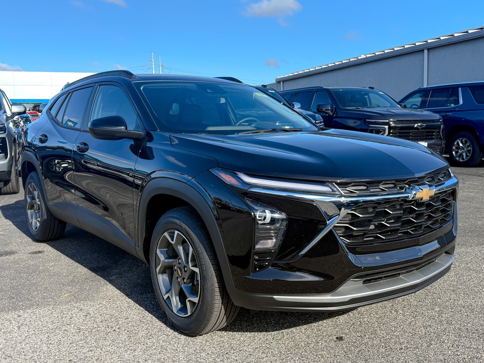 Photo view of 2026 Chevrolet Trax in Black
