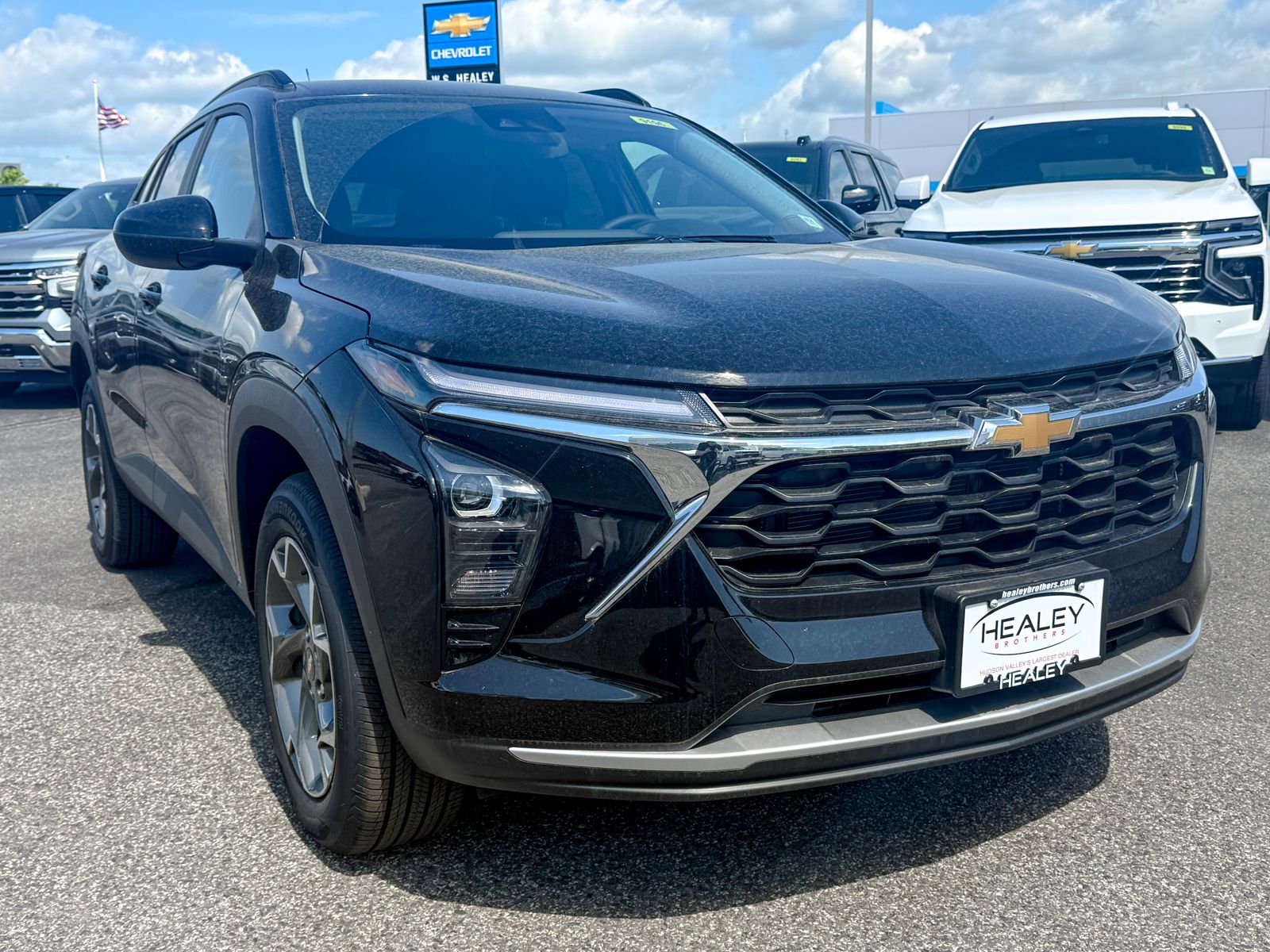 Photo view of 2026 Chevrolet Trax in Black