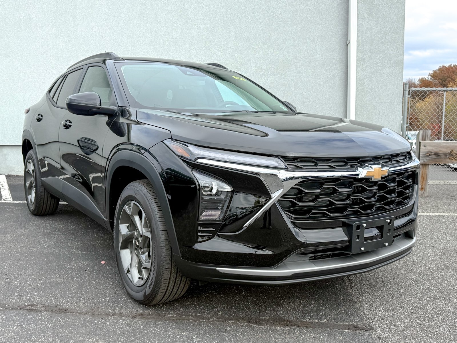 Photo view of 2026 Chevrolet Trax in Black